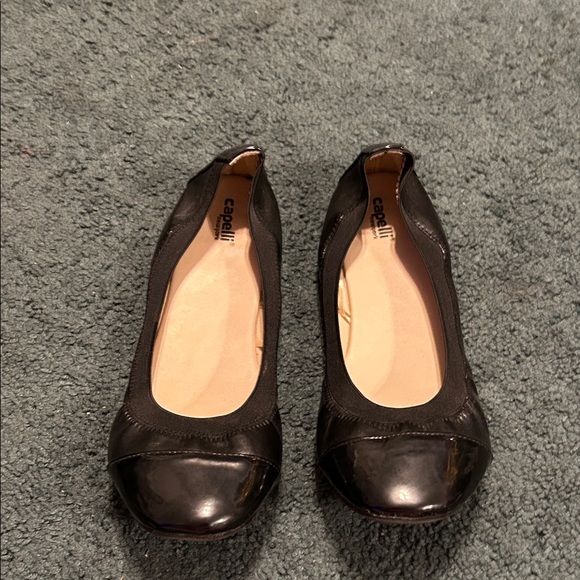 Capelli of New York Black Patent Flats - Picture 1 of 6